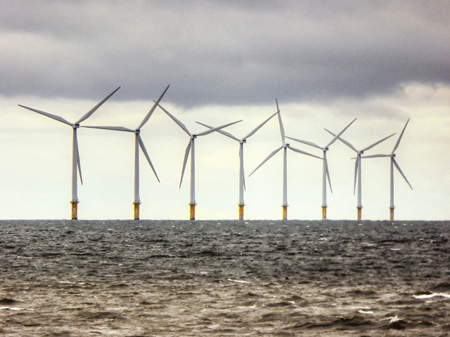 Burbo Bank Offshore Wind Farm by David Dixon is licensed under CC BY-SA 2.0
